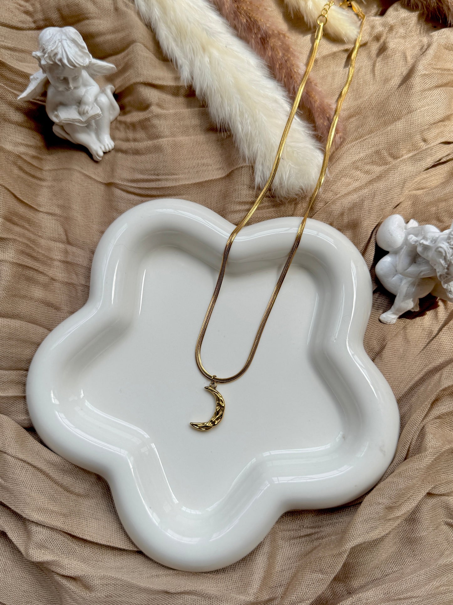 LUNA NECKLACE