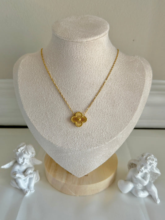 GOLD CLOVER NECKLACE